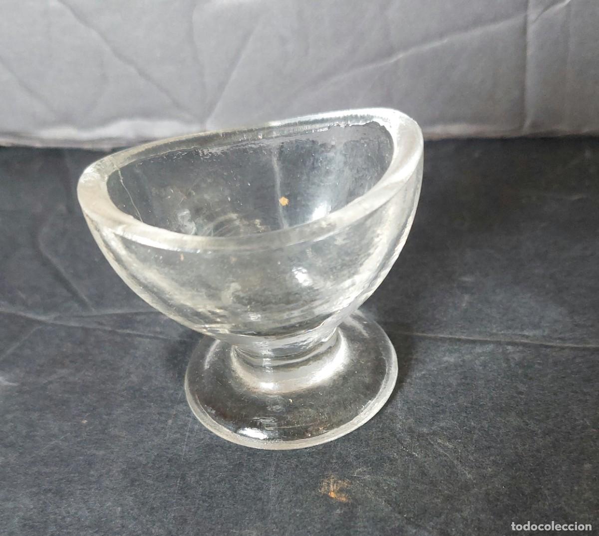 Antig&uuml;edades: Curiosa copa lavaojos de vidrio - Foto 1
