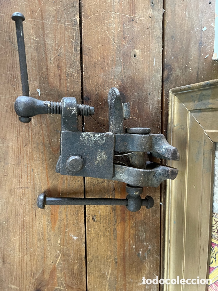 Antig&uuml;edades: Tornillo antiguo de hierro - Foto 1