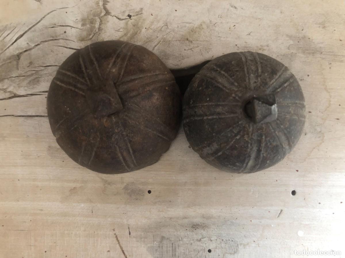 Antig&uuml;edades: PAREJA DE CLAVOS DE FORJA - Foto 1