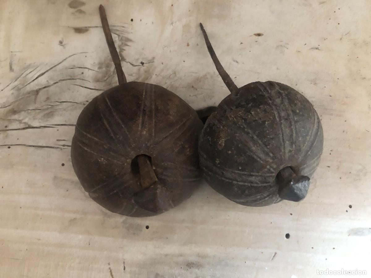 Antig&uuml;edades: PAREJA DE CLAVOS DE FORJA - Foto 3