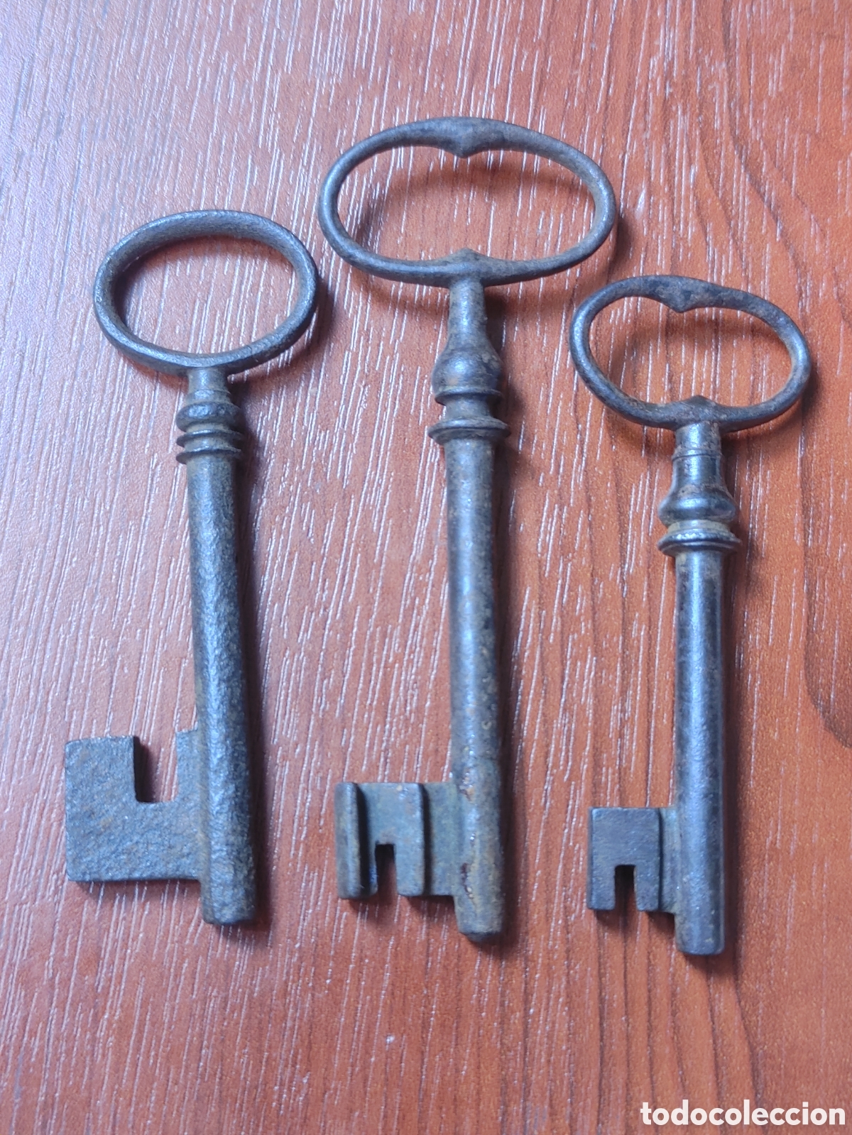 Antig&uuml;edades: Tres llavecitas en hierro. - Foto 6