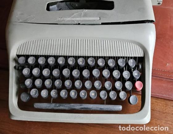 Antig&uuml;edades: Olivetti. Maquina de escribir - Foto 1