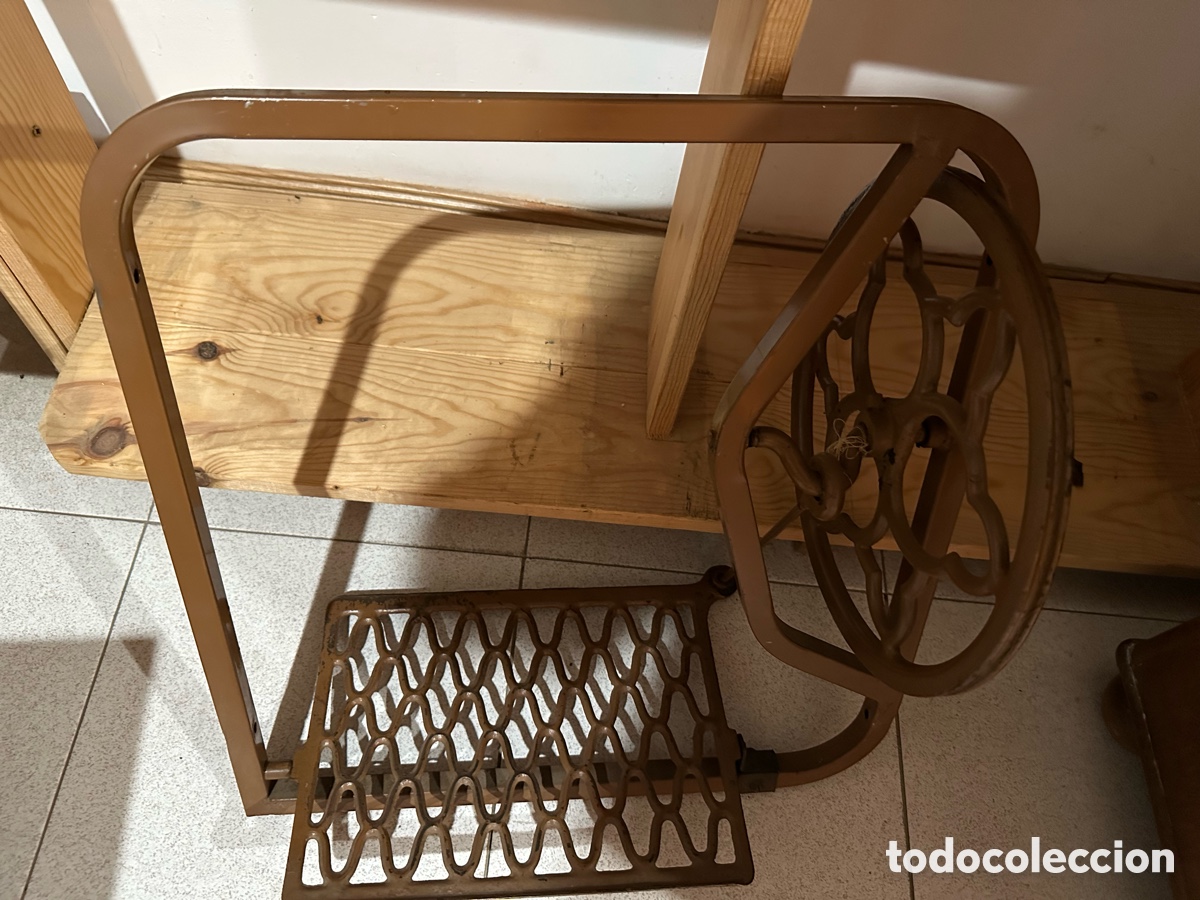 Antig&uuml;edades: M&aacute;quina de coser Singer - Foto 2
