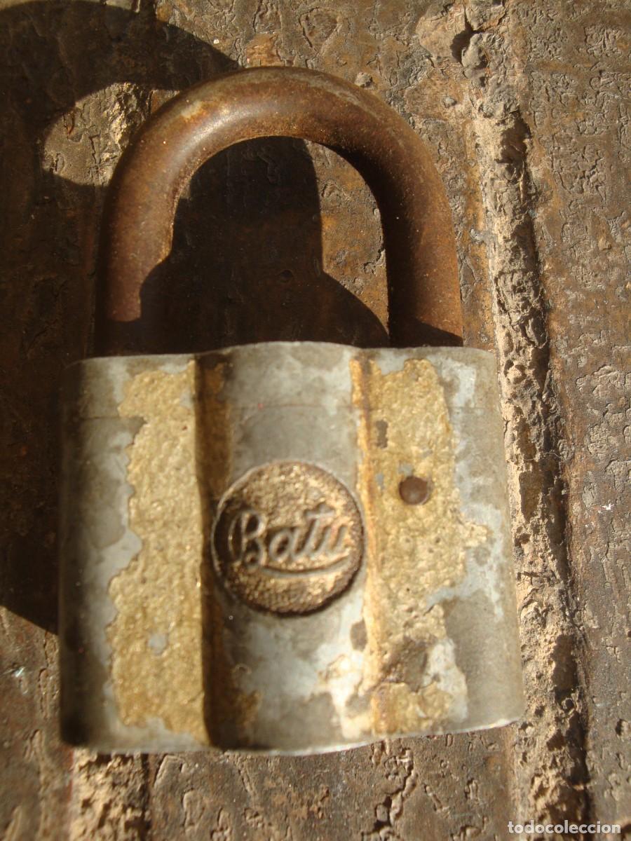 Antig&uuml;edades: CANDADO BATA SIN LLAVE - Foto 1