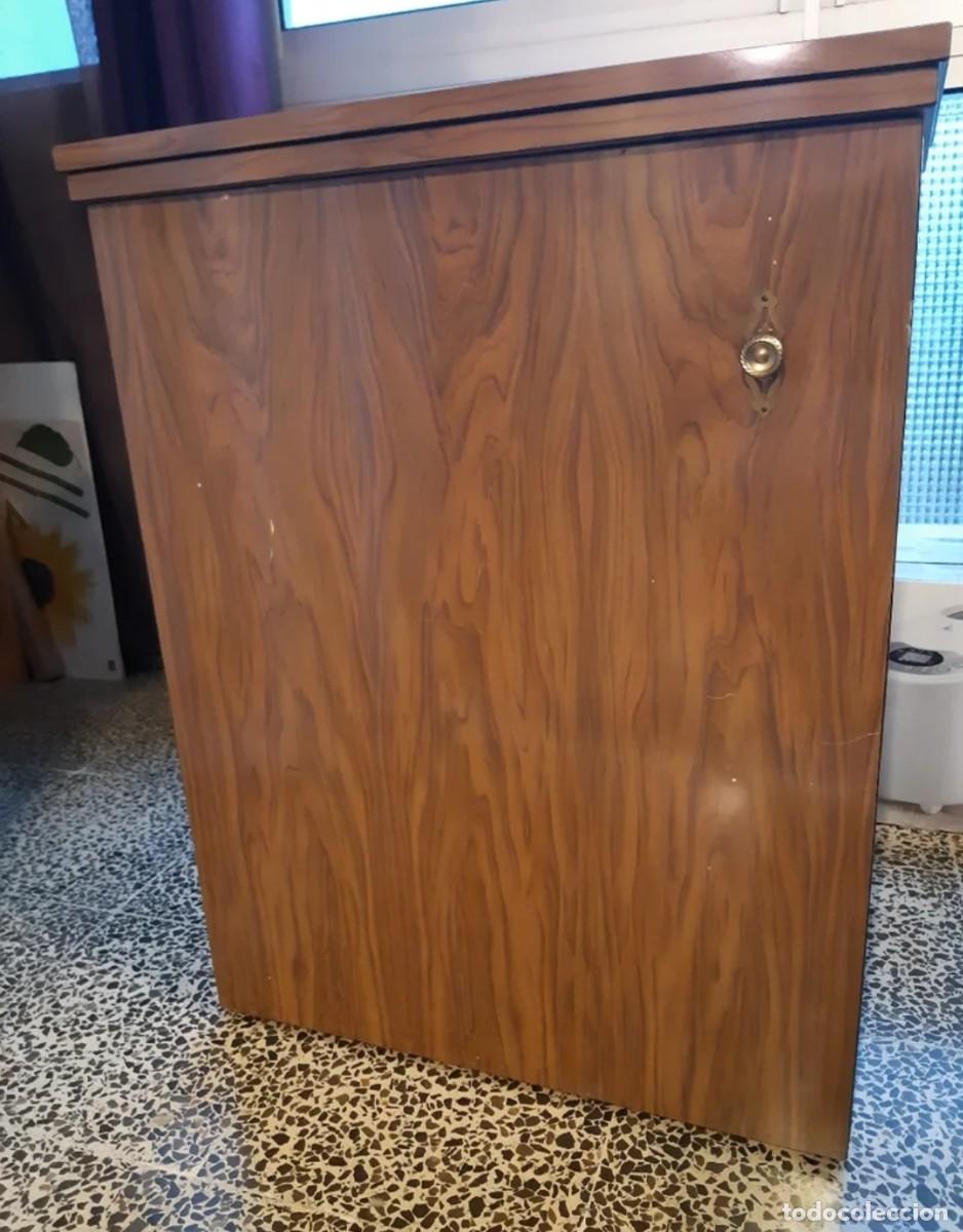 Antig&uuml;edades: M&aacute;quina de coser singer con mueble - Foto 3