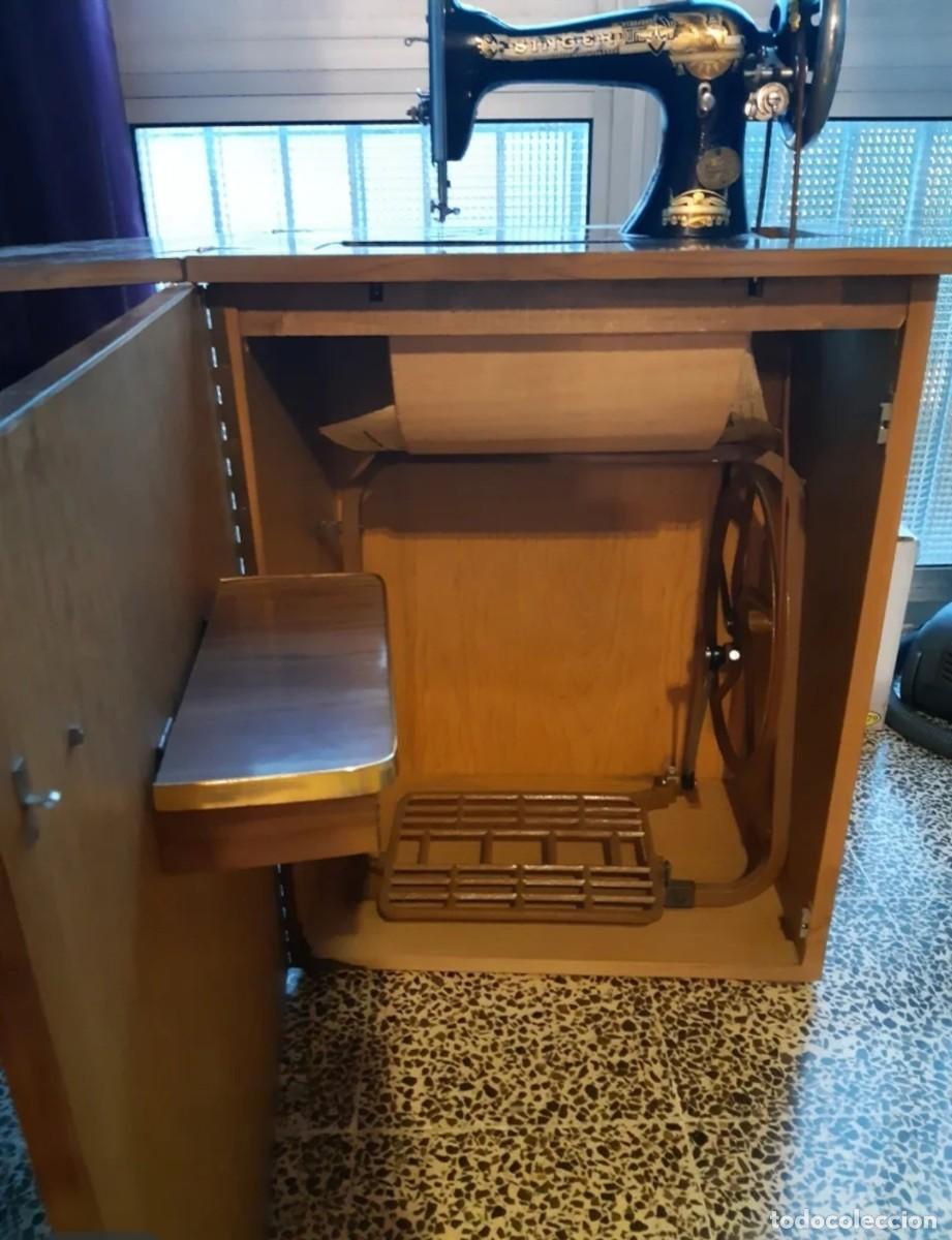 Antig&uuml;edades: M&aacute;quina de coser singer con mueble - Foto 4