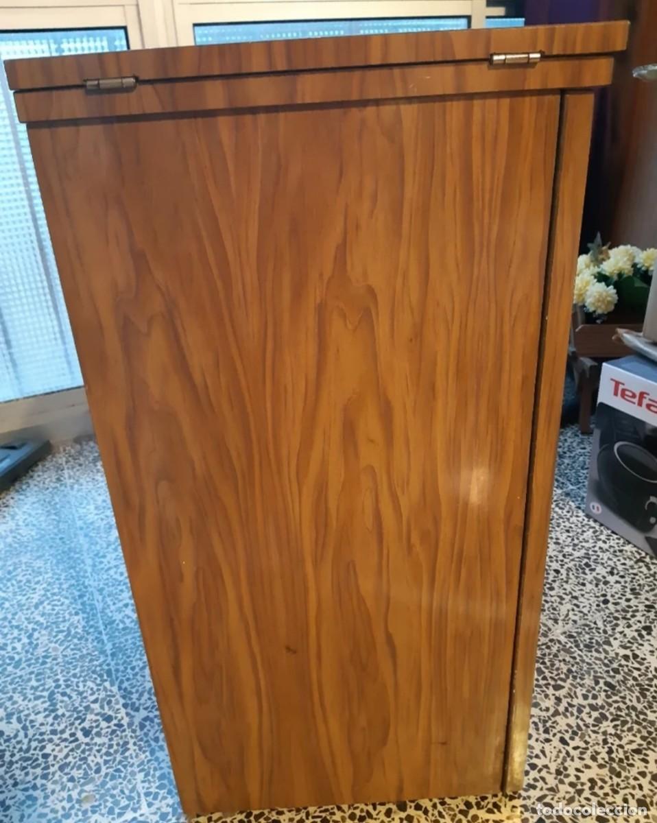 Antig&uuml;edades: M&aacute;quina de coser singer con mueble - Foto 6
