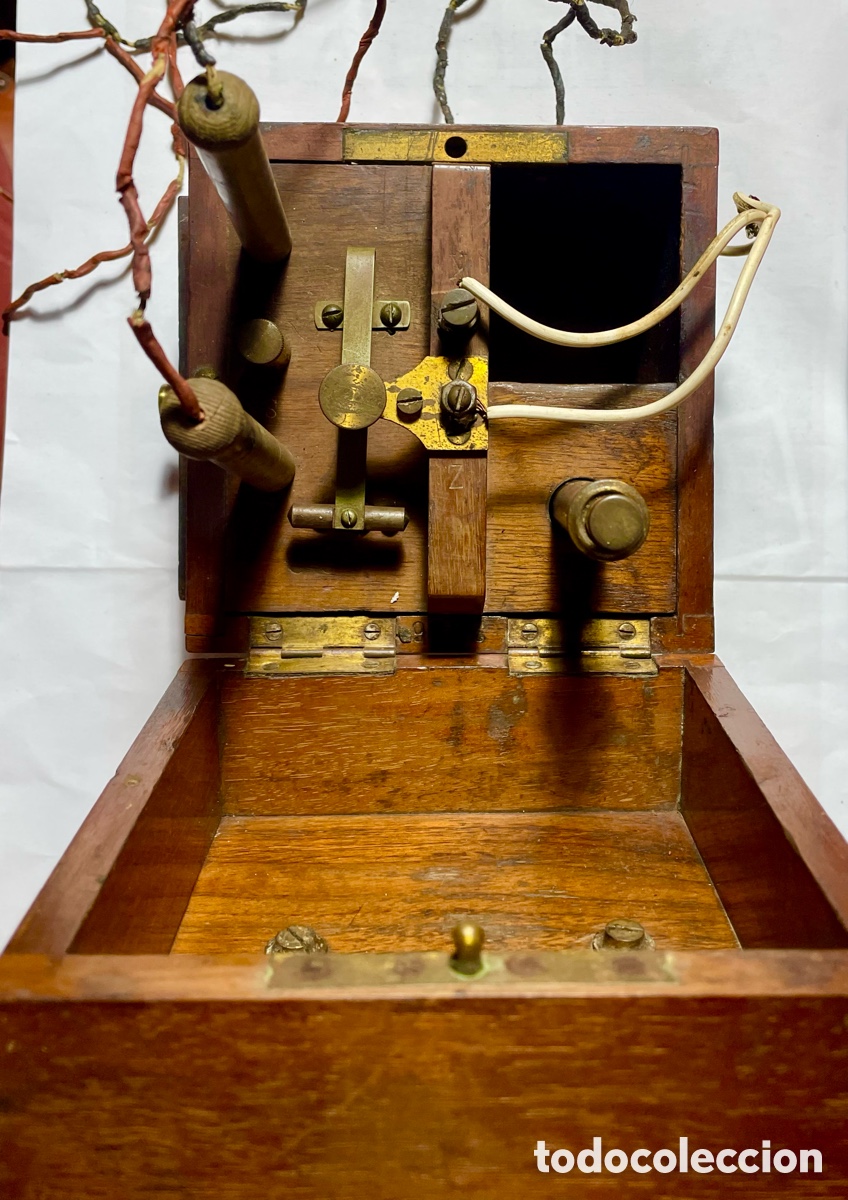 Antig&uuml;edades: Antiguo Aparato m&eacute;dico de electroterapia . - Foto 9