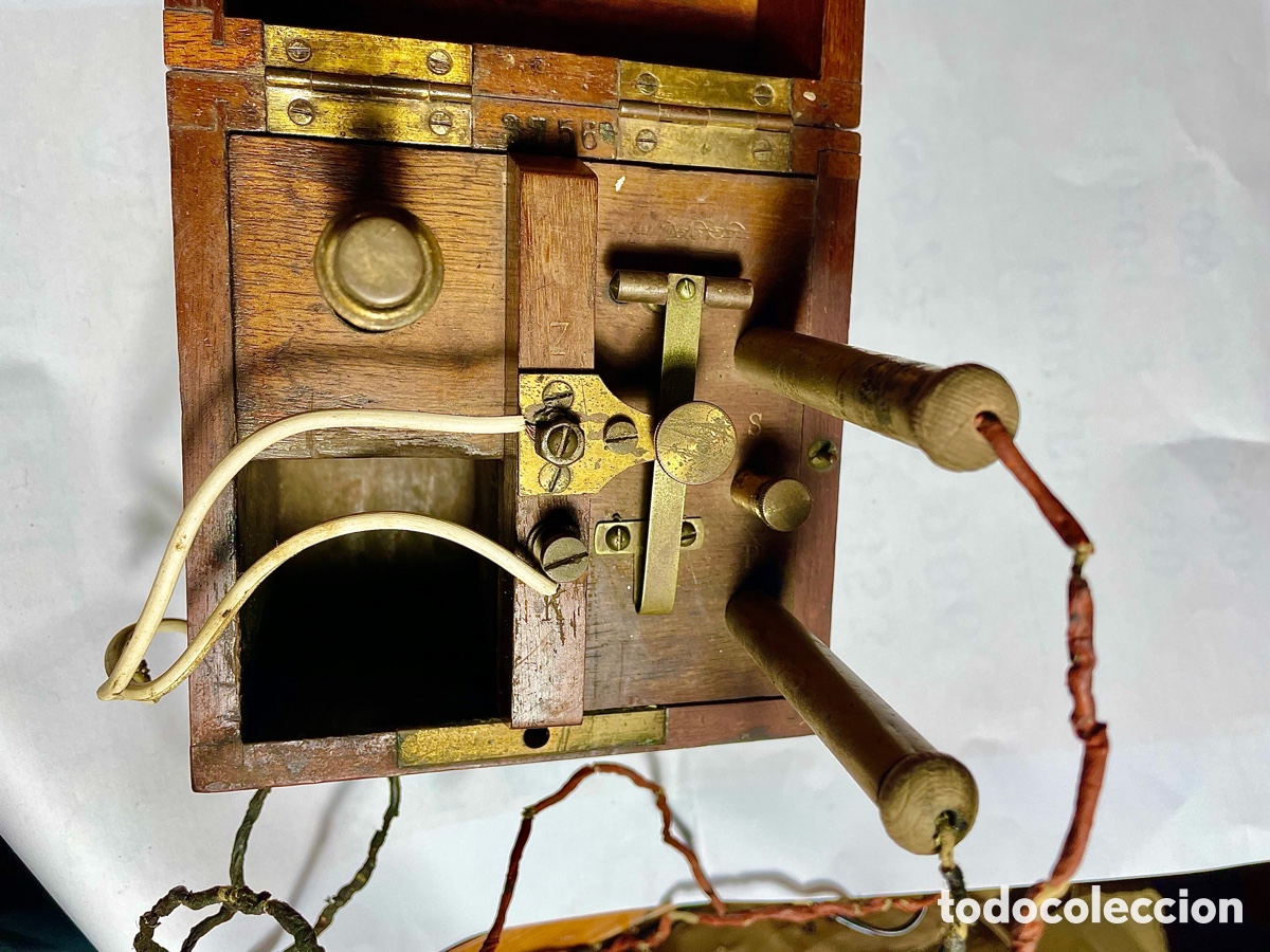 Antig&uuml;edades: Antiguo Aparato m&eacute;dico de electroterapia . - Foto 1