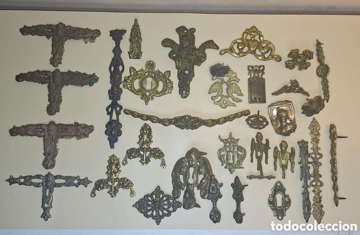 Antig&uuml;edades: Lote de Embellecedores - Remates de Mueble de Bronce - - Foto 1