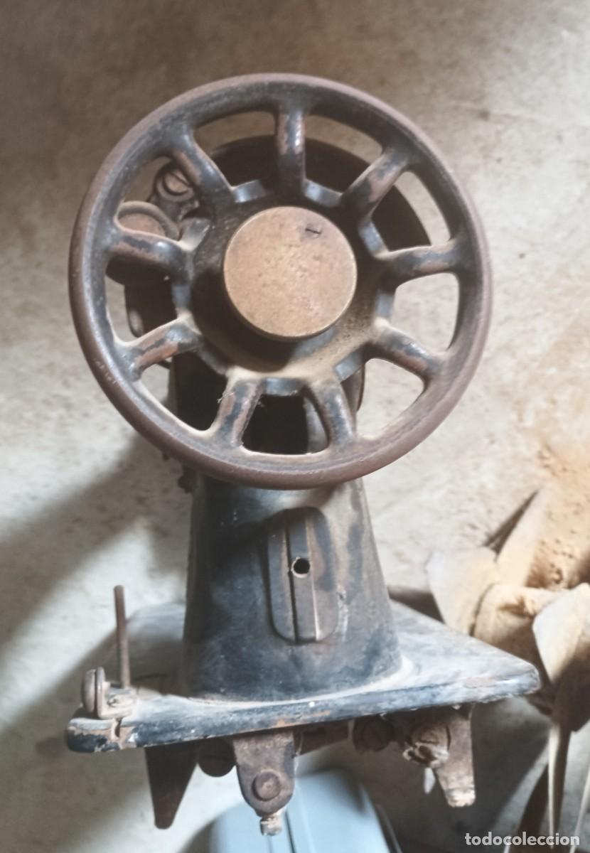 Antig&uuml;edades: M&aacute;quina de coser SINGER - Foto 9