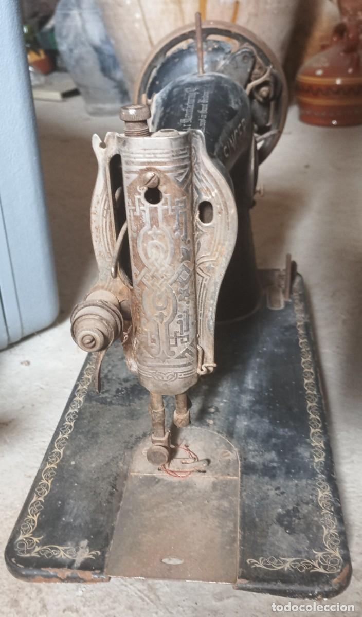 Antig&uuml;edades: M&aacute;quina de coser SINGER - Foto 10