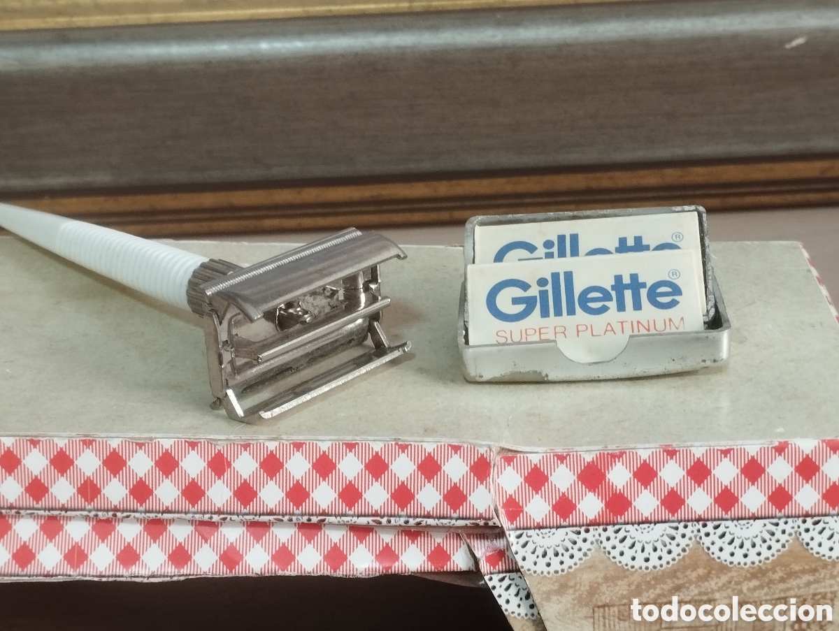 Antig&uuml;edades: MAQUINILLA AFEITAR GUILLETTE + 4 HOJAS - Foto 1