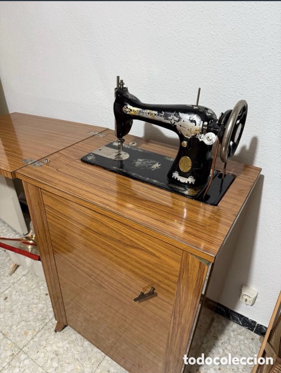 Antig&uuml;edades: Antigua M&aacute;quina de Coser Singer Sphinx - Foto 2