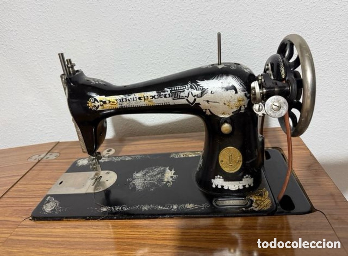 Antig&uuml;edades: Antigua M&aacute;quina de Coser Singer Sphinx - Foto 1