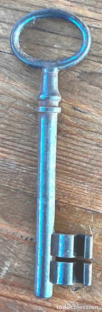 Antig&uuml;edades: Llave de hierro finales del siglo XIX . Mide 10,5 cms. (7) - Foto 1