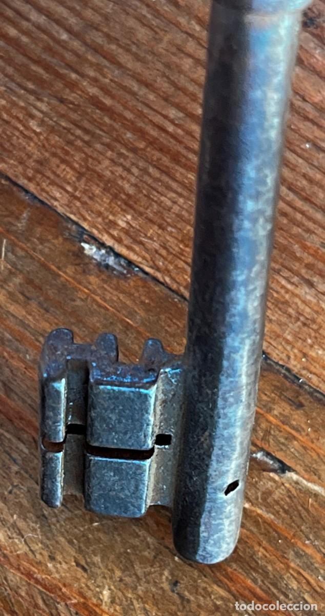 Antig&uuml;edades: Llave de hierro finales del siglo XIX . Mide 10,2 cms. (6) - Foto 4