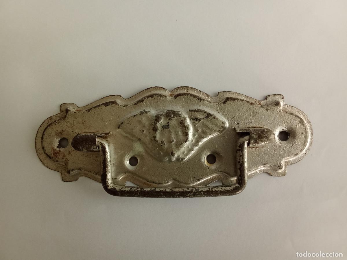 Antiquit&auml;ten: Antiguo tirador de caj&oacute;n mueble en hierro pintado 16 cm
