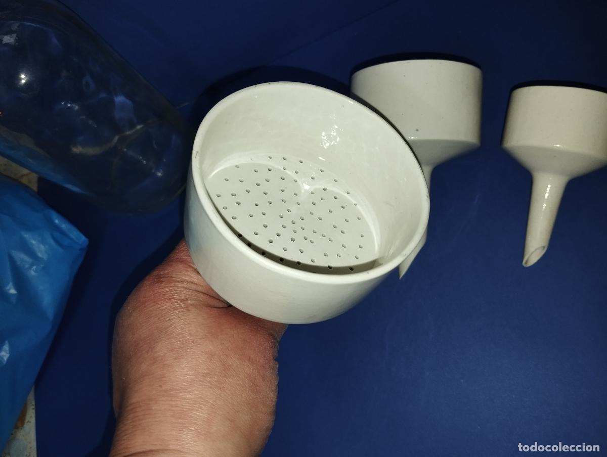 Antig&uuml;edades: LOTE DE EMBUDOS DE PORCELANA DE LABORATORIO - Foto 5
