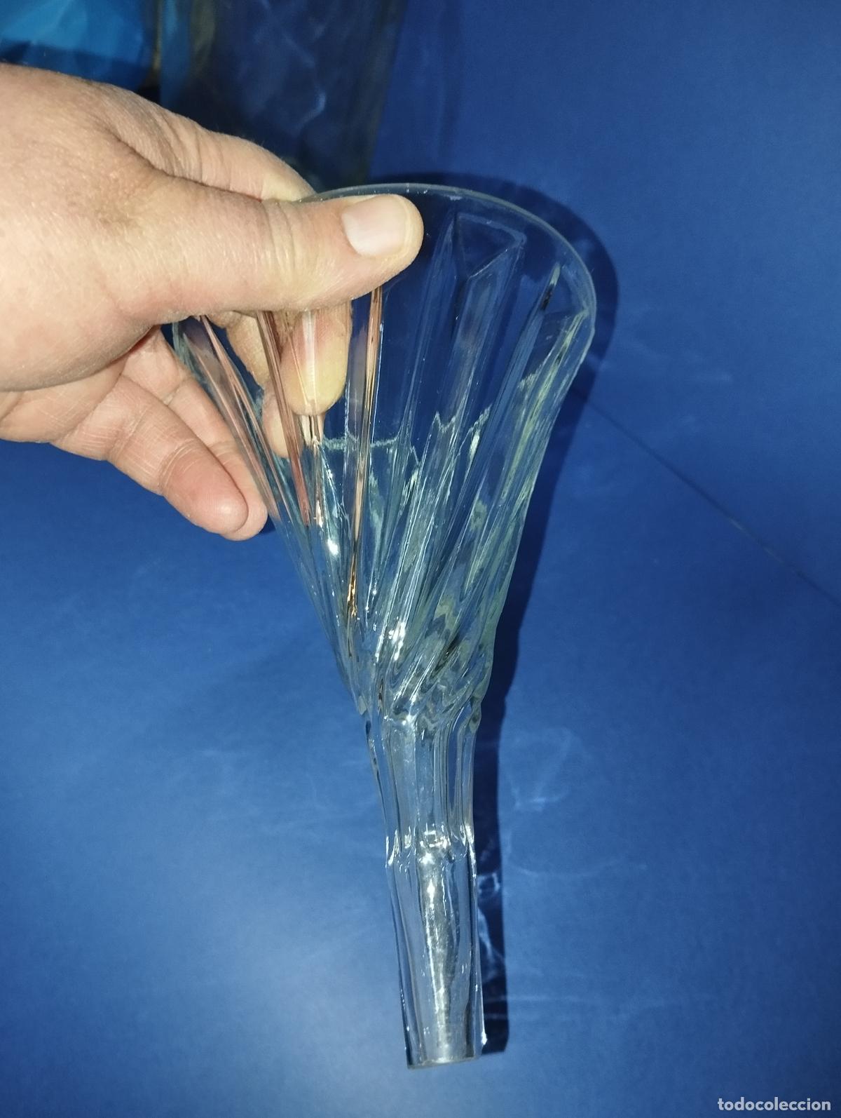 Antig&uuml;edades: EMBUDO DE LABORATORIO DE CRISTAL CON RELIEVE - Foto 3