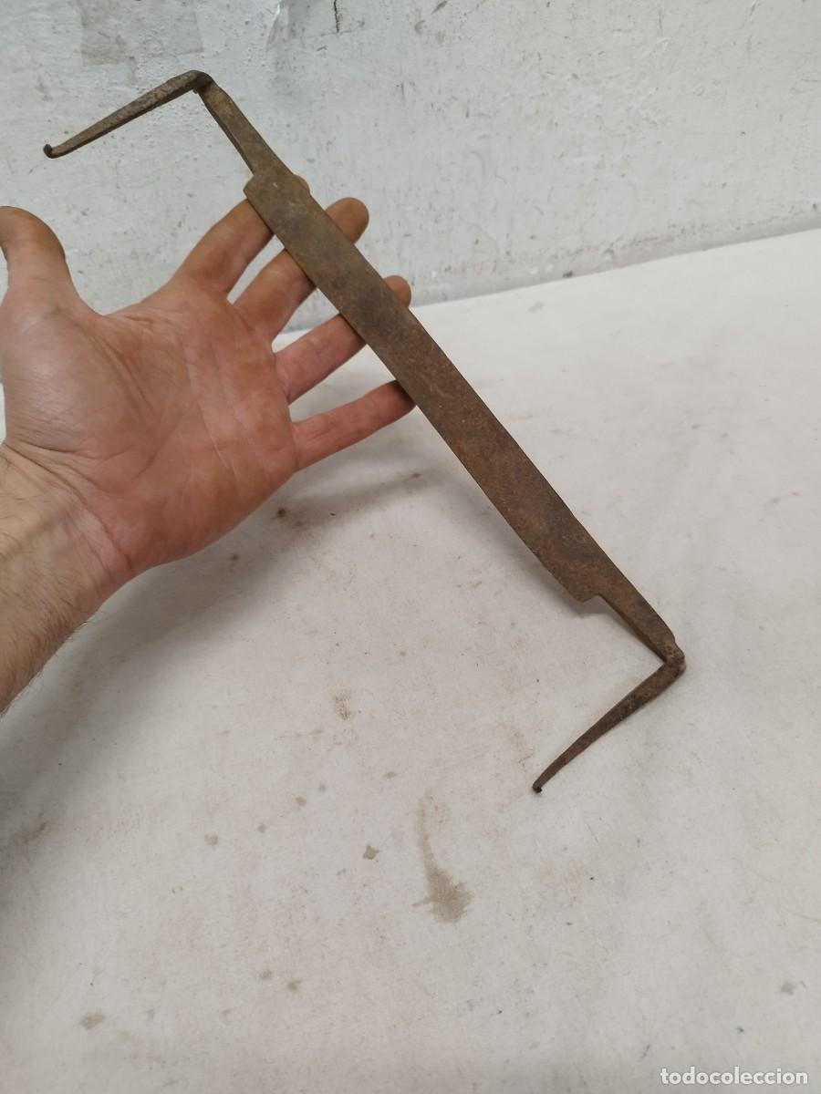 Antig&uuml;edades: Antigua hoja de sierra de mano. - Foto 1