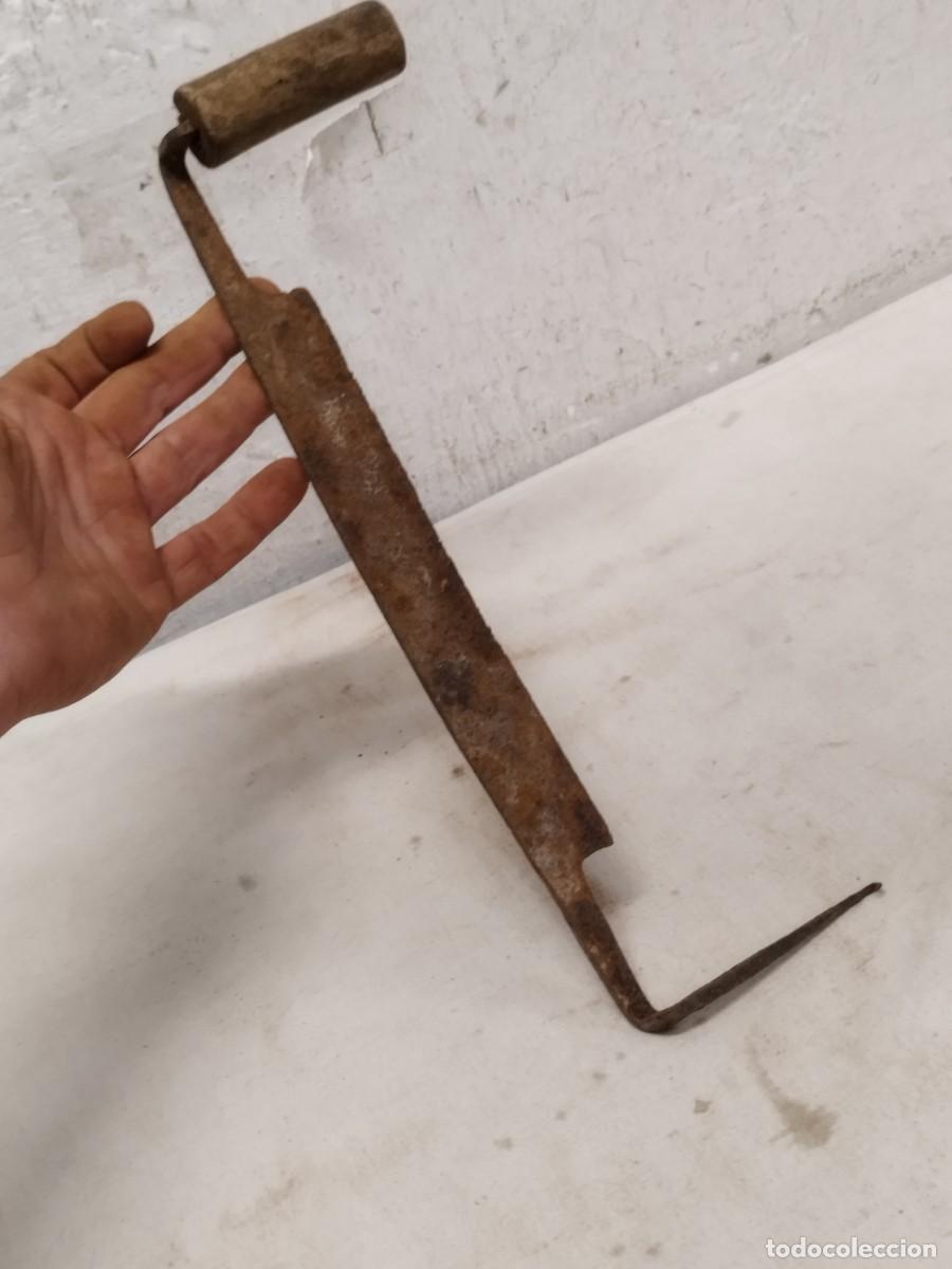 Antig&uuml;edades: Antigua hoja de sierra de mano. - Foto 1