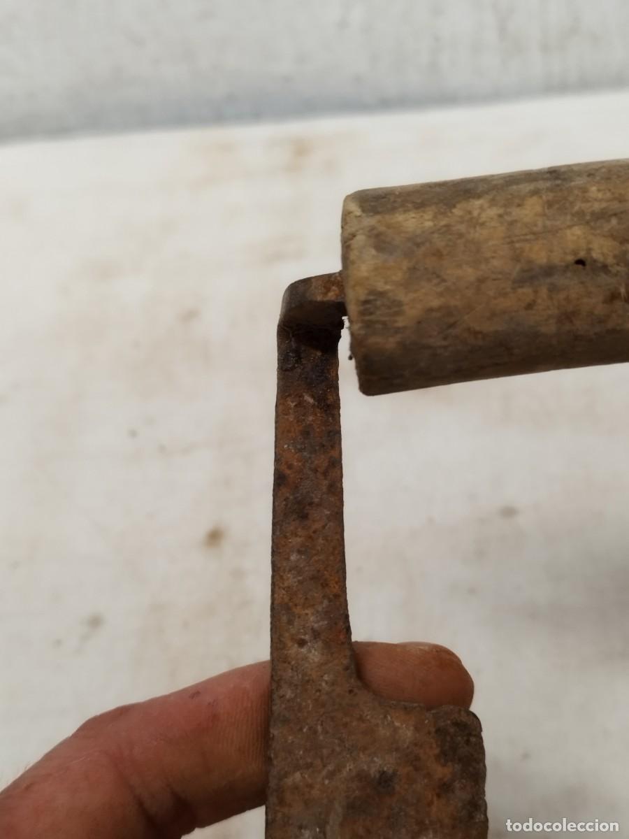 Antig&uuml;edades: Antigua hoja de sierra de mano. - Foto 6