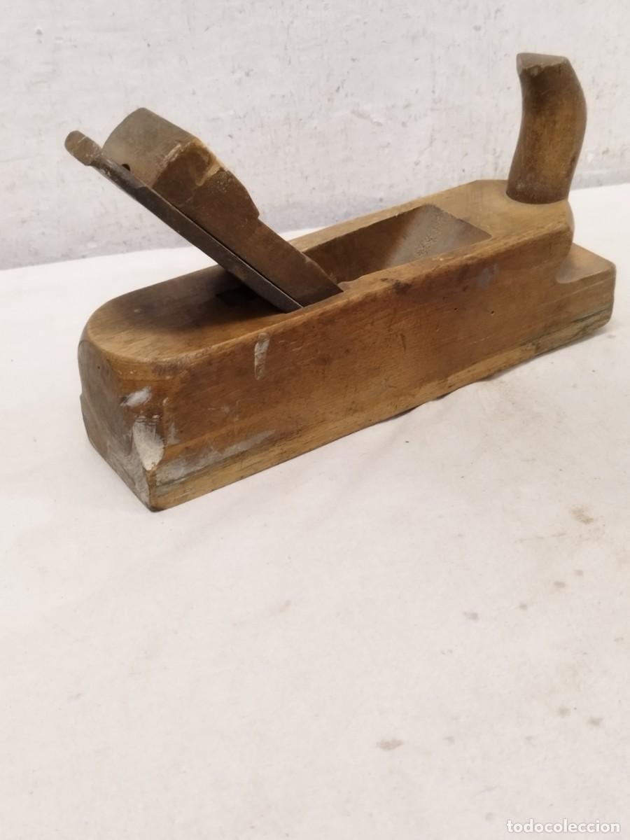 Antig&uuml;edades: Antiguo cepillo de carpintero, tradicional de madera. - Foto 1