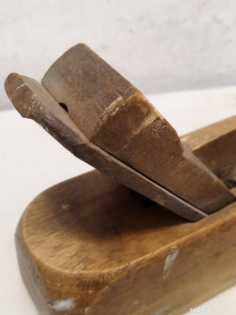 Antig&uuml;edades: Antiguo cepillo de carpintero, tradicional de madera. - Foto 3