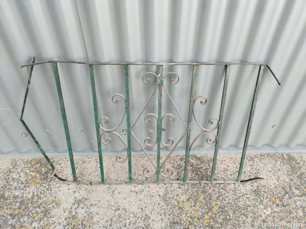 Antig&uuml;edades: reja en hierro de forja - Foto 2