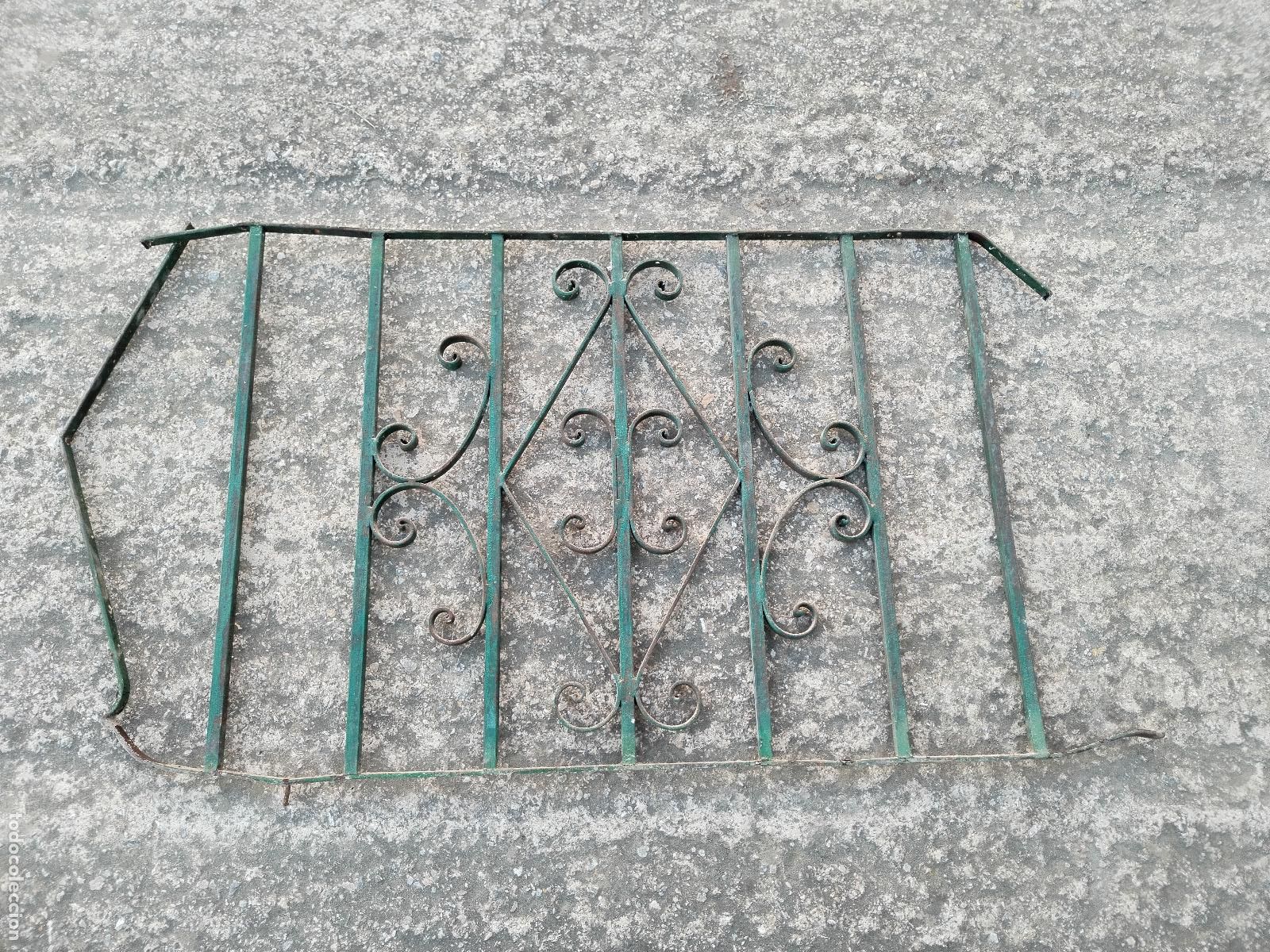 Antig&uuml;edades: reja en hierro de forja - Foto 1