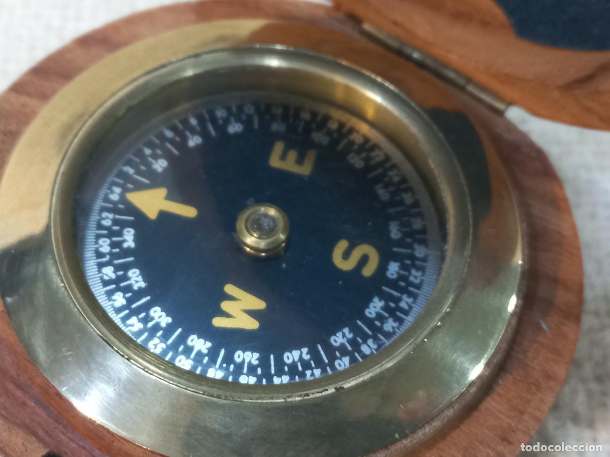 Antig&uuml;edades: BR&Uacute;JULA CON TAPA (madera y lat&oacute;n) 7,5cm - Foto 3