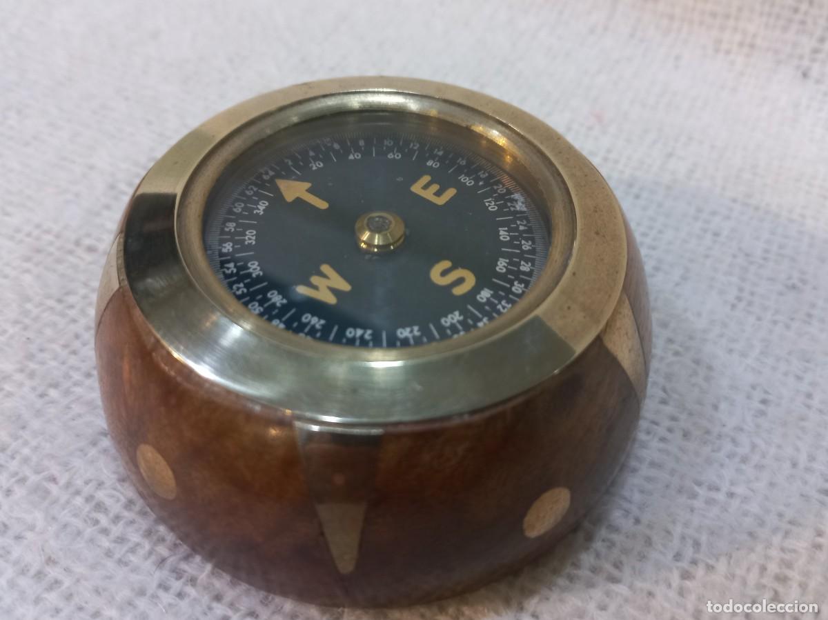 Antig&uuml;edades: BR&Uacute;JULA (madera y lat&oacute;n) 7,3cm - Foto 1