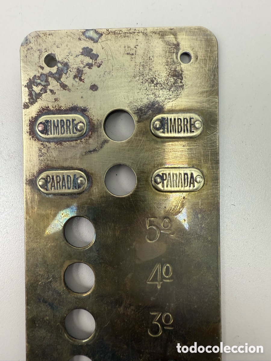 Antig&uuml;edades: Placa interfono o cuadro de mandos de ascensor en lat&oacute;n - Foto 3
