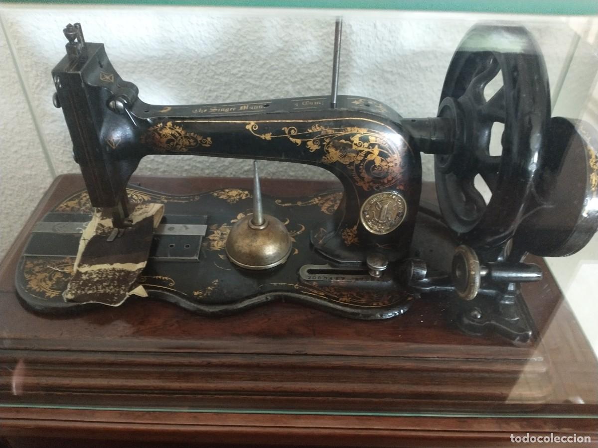 Antig&uuml;edades: Antigua m&aacute;quina de coser SINGER - Foto 1