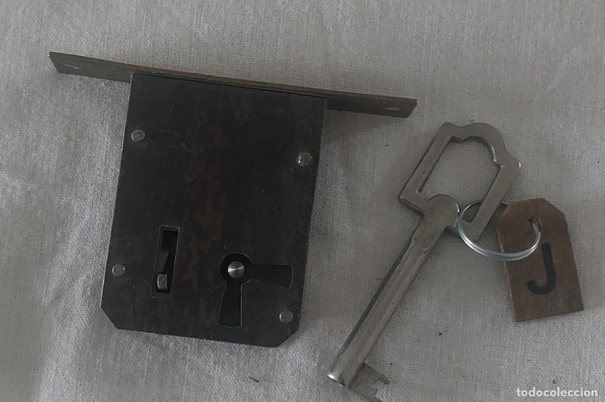 Antig&uuml;edades: Cerradura para muebles - Foto 1