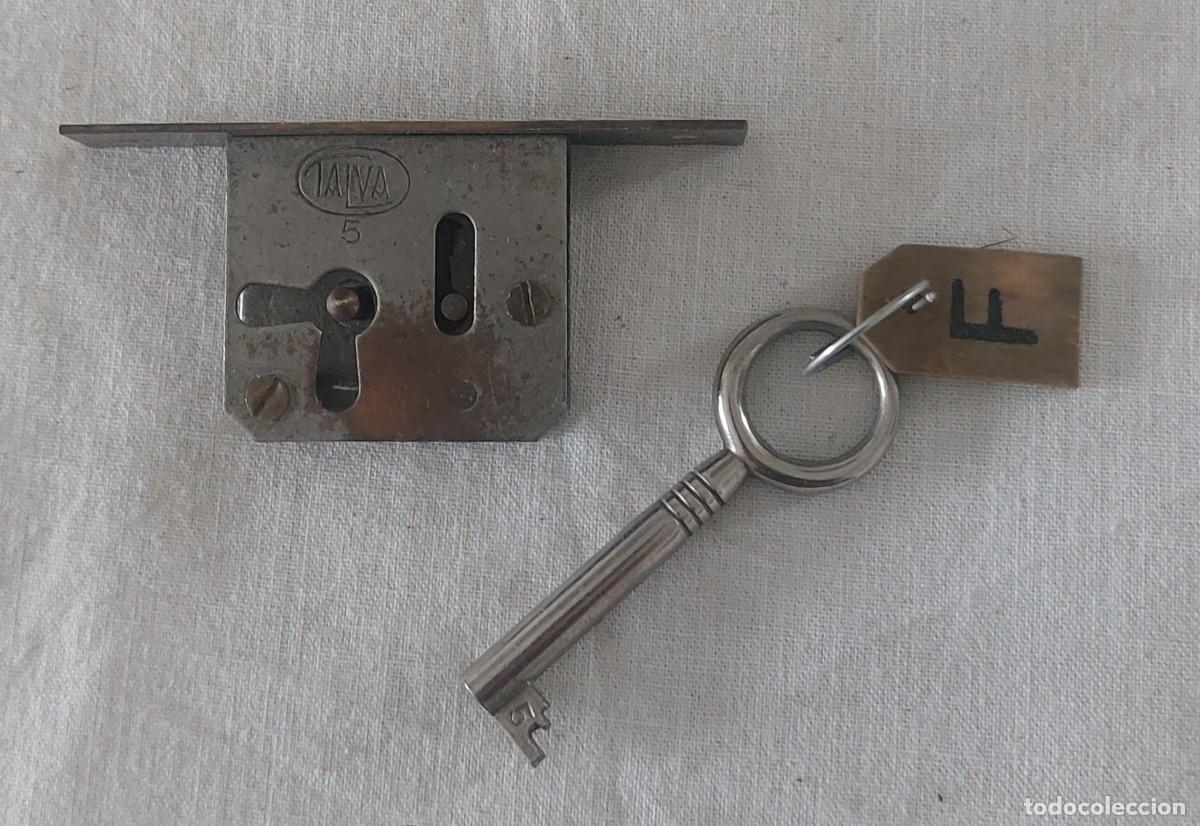 Antig&uuml;edades: Cerradura para muebles - Foto 1