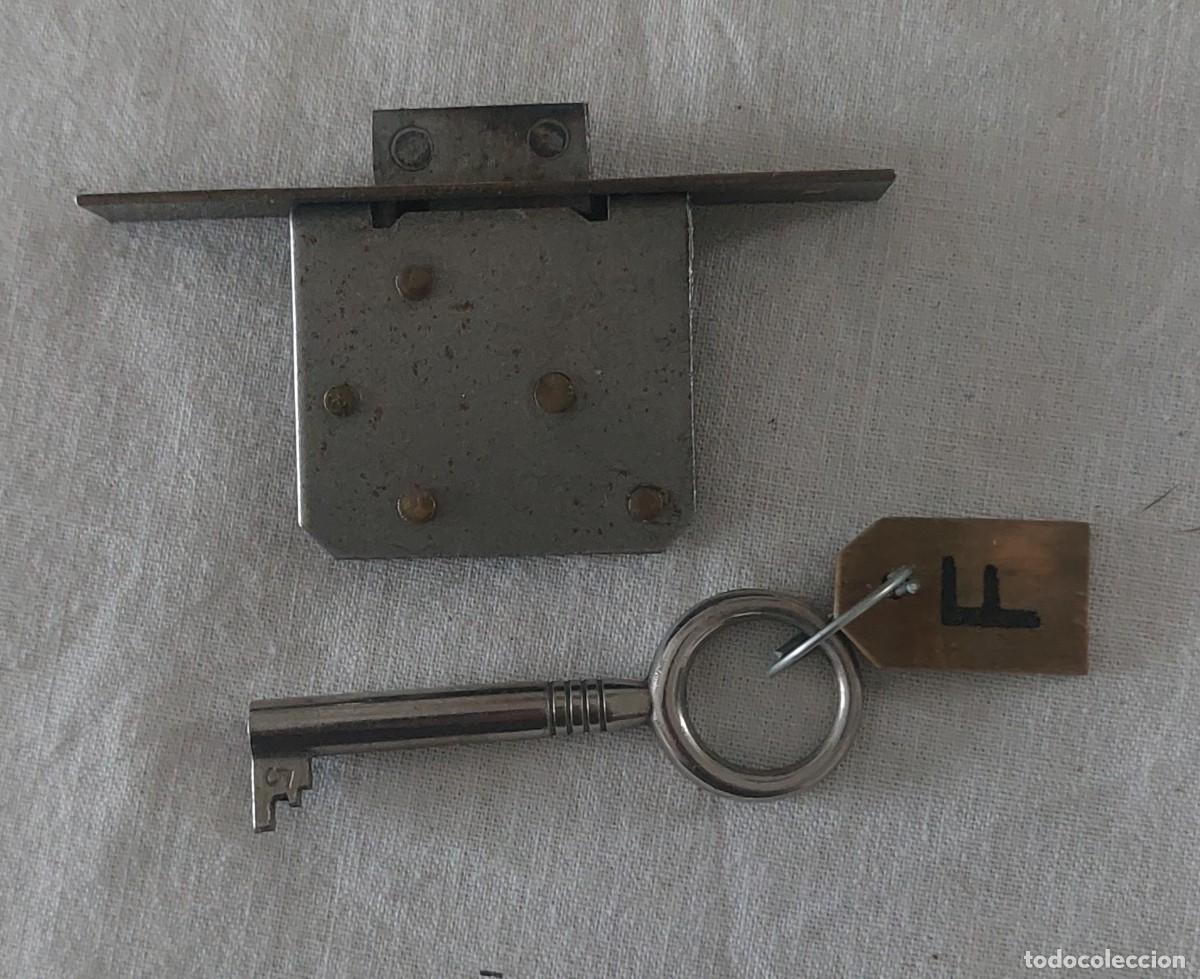 Antig&uuml;edades: Cerradura para muebles - Foto 2