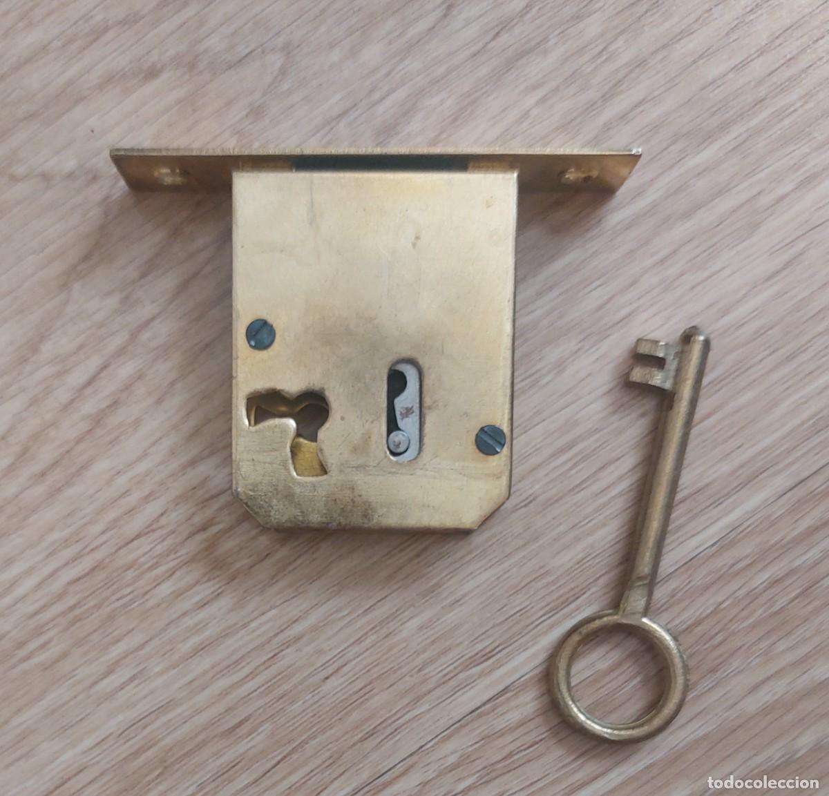 Antig&uuml;edades: Cerradura para muebles - Foto 1