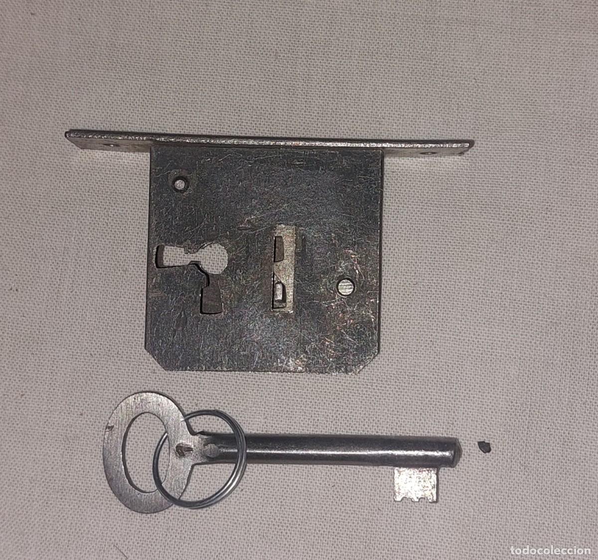 Antig&uuml;edades: Cerradura para muebles - Foto 1
