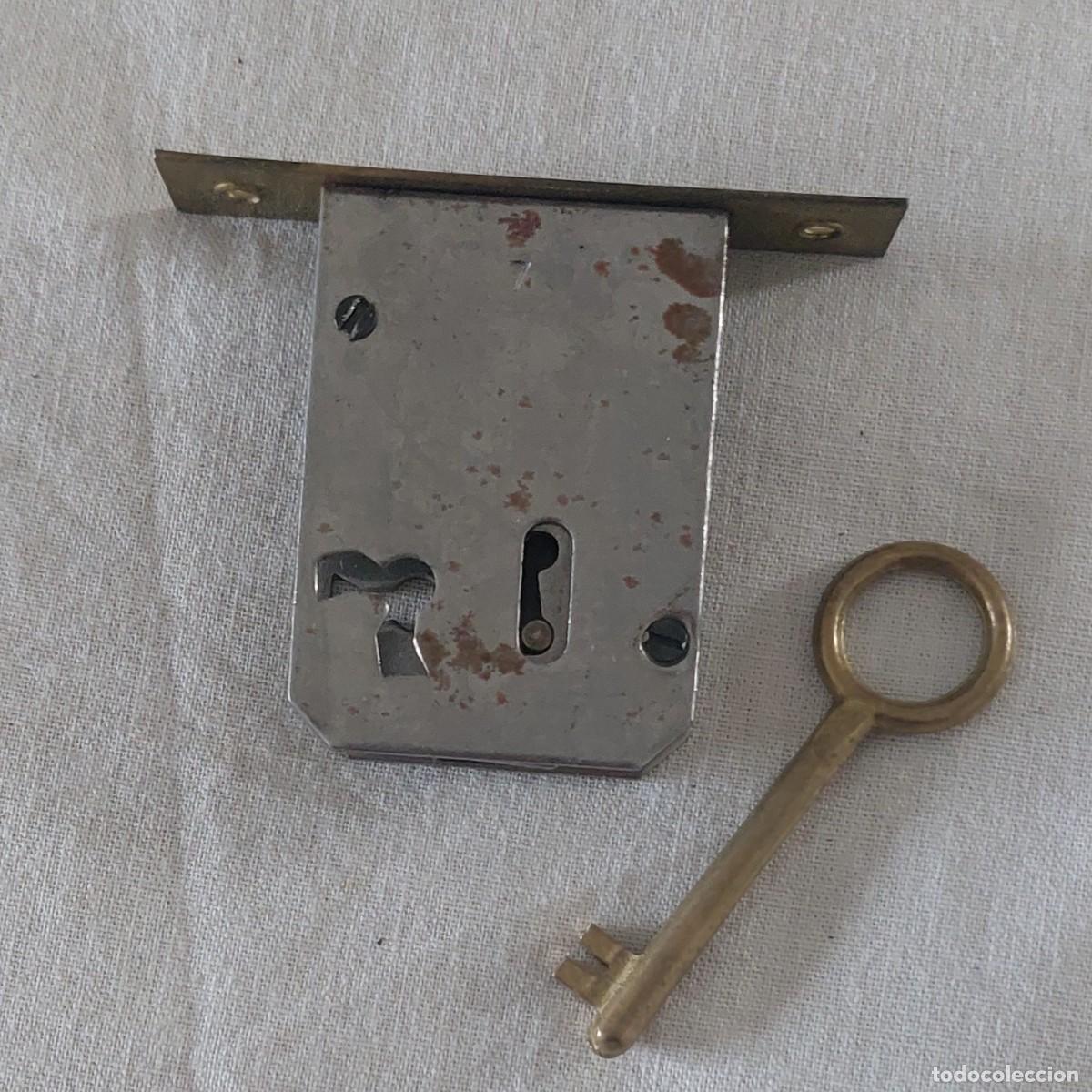 Antig&uuml;edades: Cerradura para muebles - Foto 1