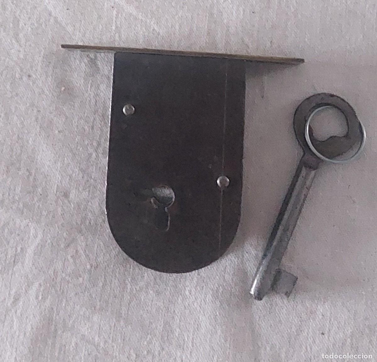 Antig&uuml;edades: Cerradura para muebles - Foto 2