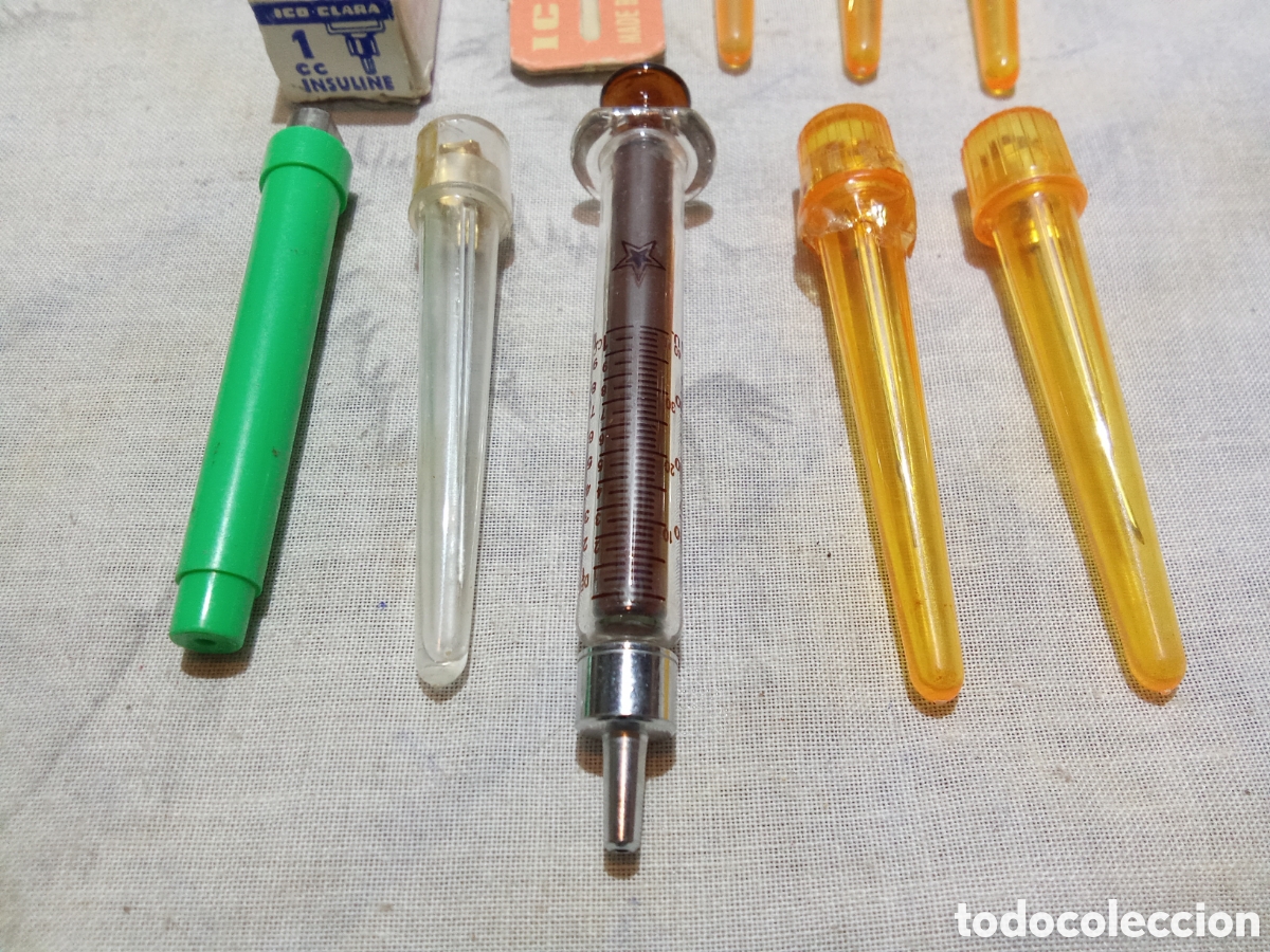 Antig&uuml;edades: LOTE VARIADO DE JERINGAS M&Eacute;DICAS CON AGUJAS - Foto 3