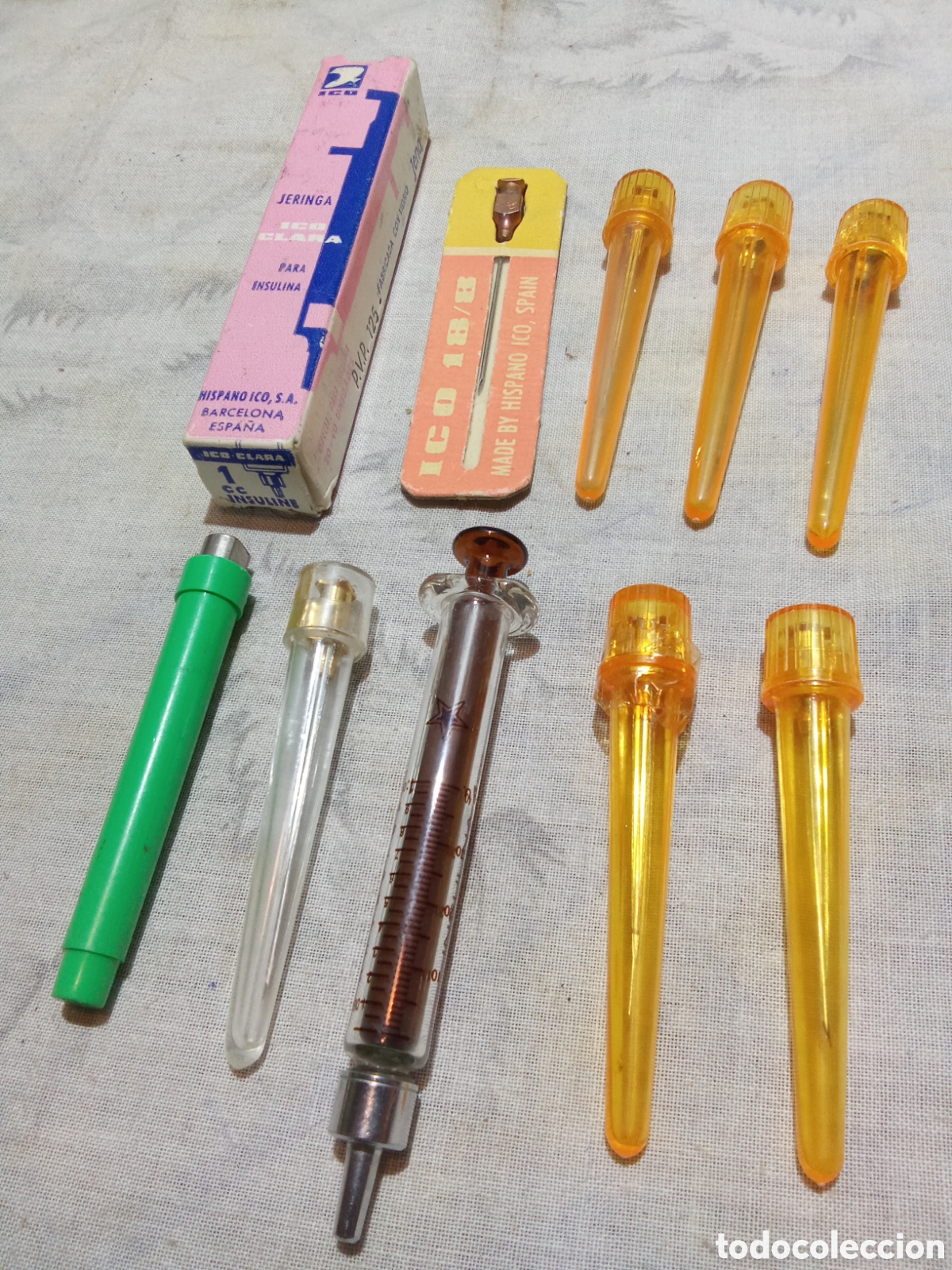 Antig&uuml;edades: LOTE VARIADO DE JERINGAS M&Eacute;DICAS CON AGUJAS - Foto 1