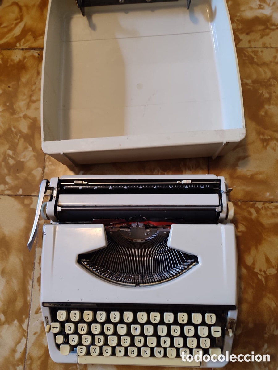Antig&uuml;edades: M&aacute;quina de escribir brother - Foto 3
