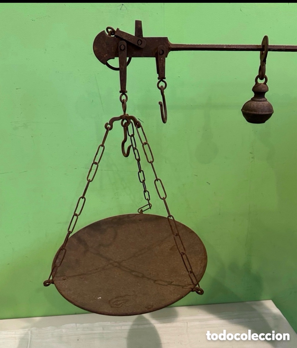 Antig&uuml;edades: balanza romana antigua de hierro forjado siglo XIX o principios XX.