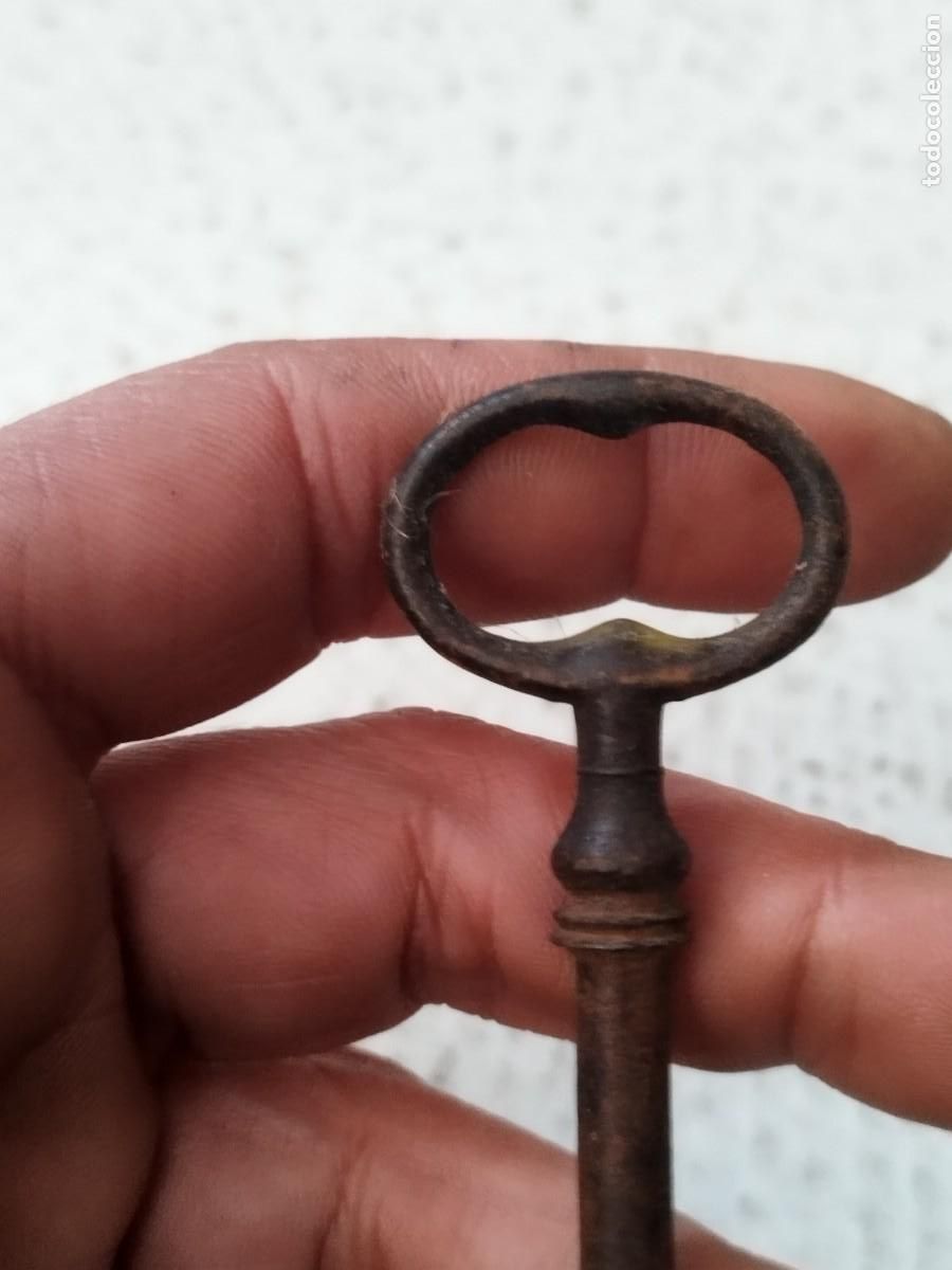 Antig&uuml;edades: Antigua llave de forja. - Foto 3