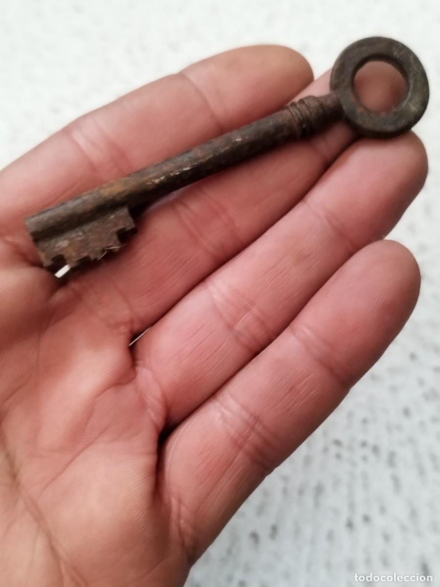 Antig&uuml;edades: Antigua llave de forja. - Foto 1