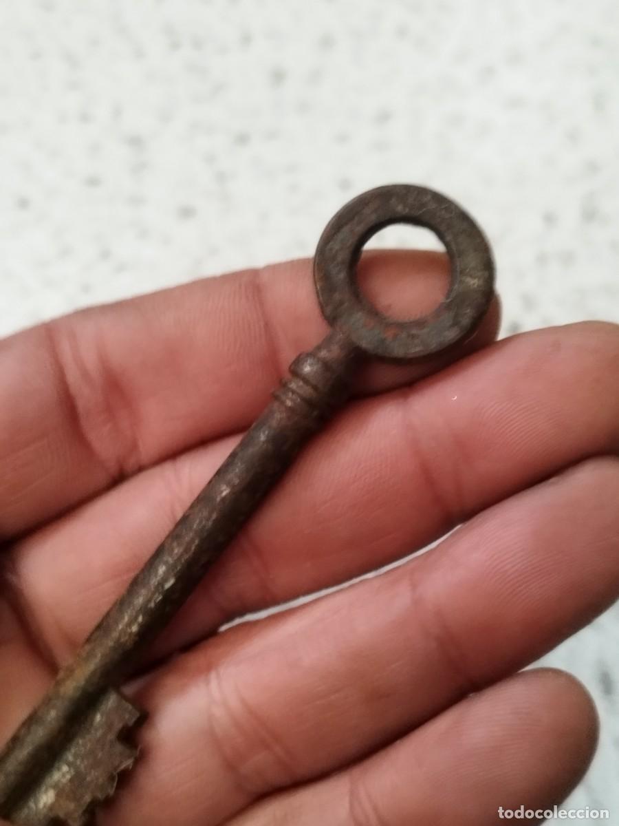 Antig&uuml;edades: Antigua llave de forja. - Foto 3
