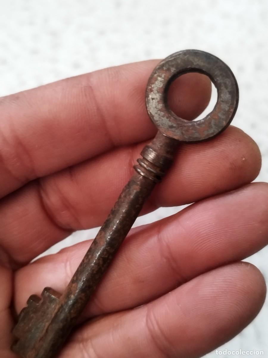 Antig&uuml;edades: Antigua llave de forja. - Foto 4